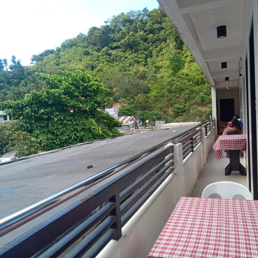 Chelle'S Apartelle-Inn El Nido Exterior photo