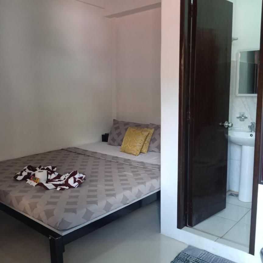 Chelle'S Apartelle-Inn El Nido Exterior photo